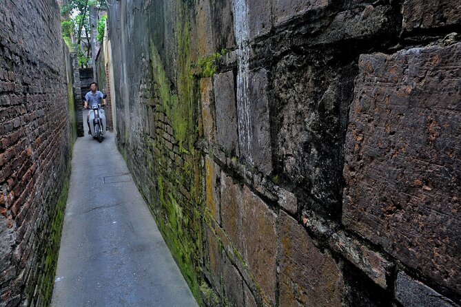 Hanoi Countryside Motorbike Tour: Red River Culture & Daily Life - Bat Trang pottery and a closer look at village life