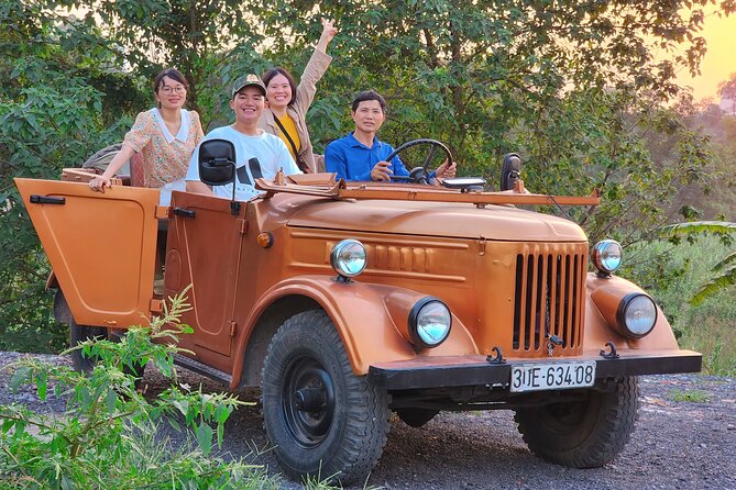 Hanoi Jeep Tour: Red River Countryside+ Backstreet+ Train-street - The included meal at the local café