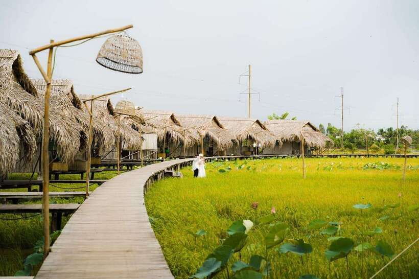 HCM: Authentic Dong Thap Mekong Delta Day Trip & Boat Ride - A water hyacinth workshop with a useful local craft