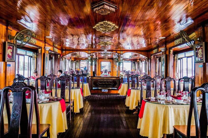 HCM: Saigon River Dinner Cruise - Dinner, music, and the atmosphere onboard