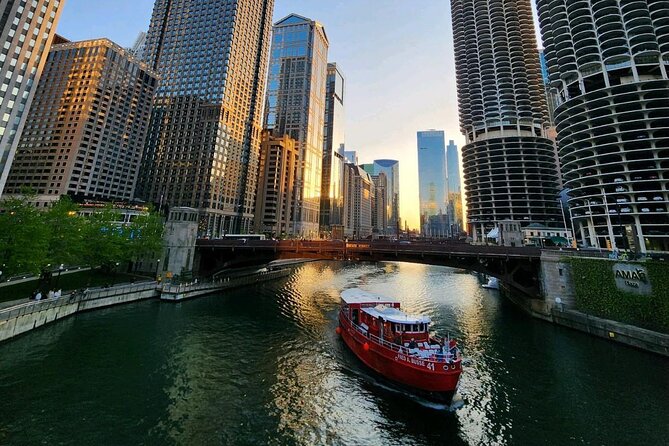 Historical and Architectural Chicago Fireboat River & Lake Cruise - The Chicago River: architecture with a working-waterway story