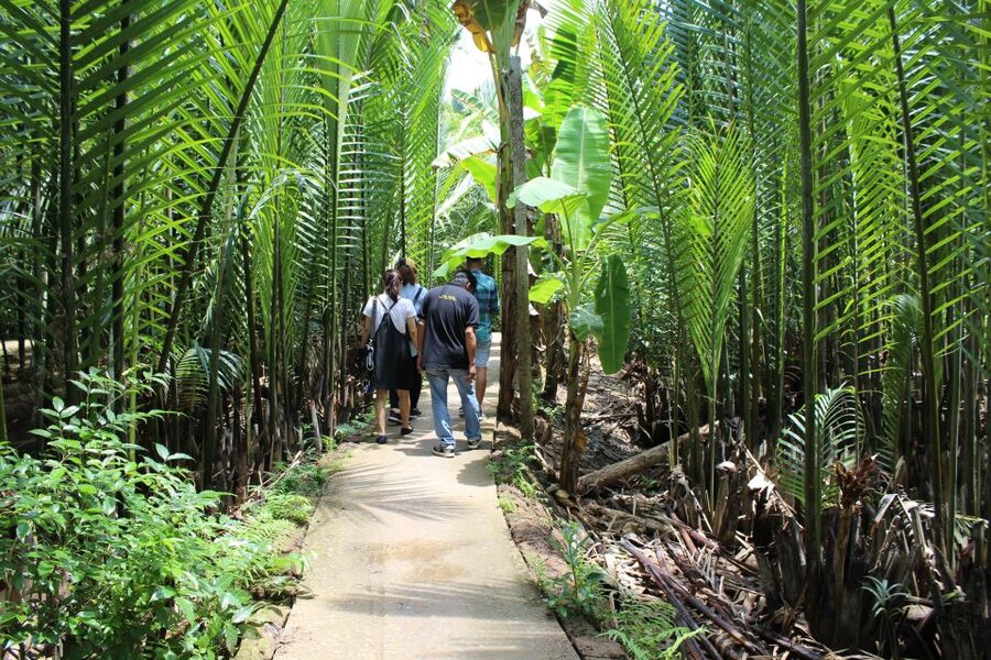 Ho Chi Minh City: Discover Mekong Delta & Coconut Village - Vinh Trang Pagoda offers a calm beginning