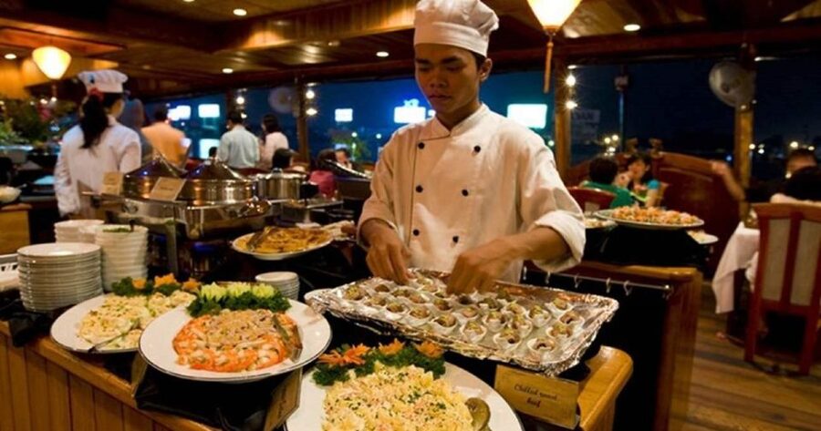 Ho Chi Minh City: Saigon River Dinner Cruise with Live Music - Live music and the pace of the evening