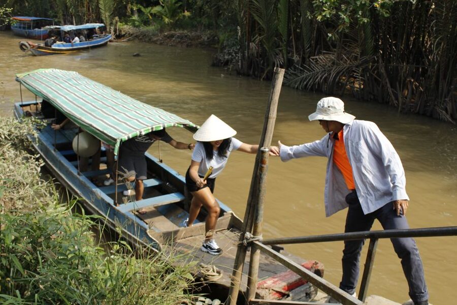 Ho Chi Minh: Full-Day Cu Chi Tunnels and Mekong Delta Tour - Entering the Cu Chi Tunnels