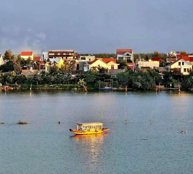 Hoi An: Basket Boat Tour by River Boat and Lantern Release - Sunset near Cầu Ánh Trăng Thương Cảng