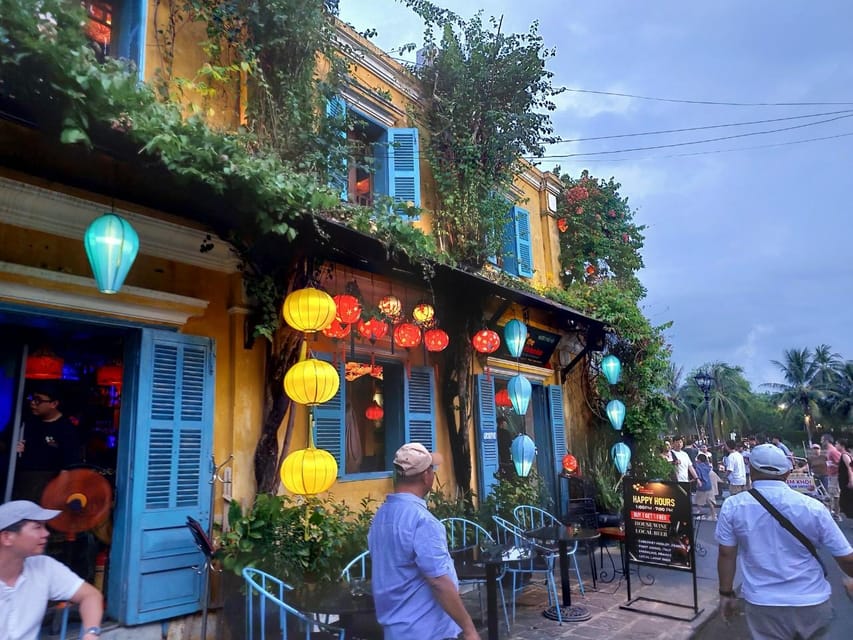 Hoi An Boat Lantern With Release Flower Hoai River At Night - What the 20-minute route feels like