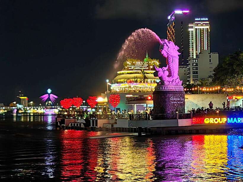 Hoi An/Da Nang: Da Nang Food Tour & Cruise Trip on Han River - The Han River cruise after dark