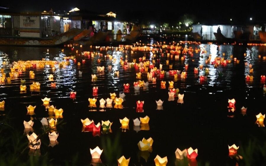 Hoi An : Hoai River Boat Trip by Night and Floating Lantern - Practical details that make the ride easier