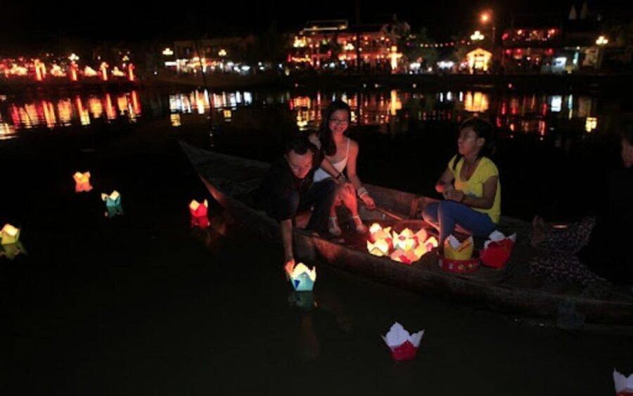 Hoi An: Hoai River Night Boat Trip and Floating Lantern - Walking to Hoi An’s Night Market Afterward