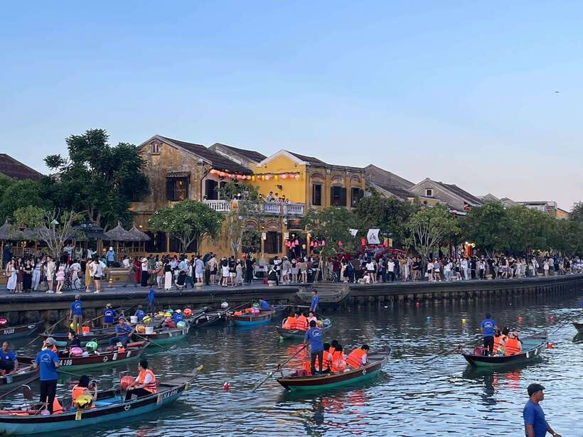 Hoi An: Lantern Boat Ride on the Hoai River - Is $8 a fair price?