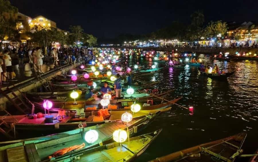 Hoi An : Night Boat Trip and Floating Lantern on Hoai River - Should you book the Hoi An night boat ride?