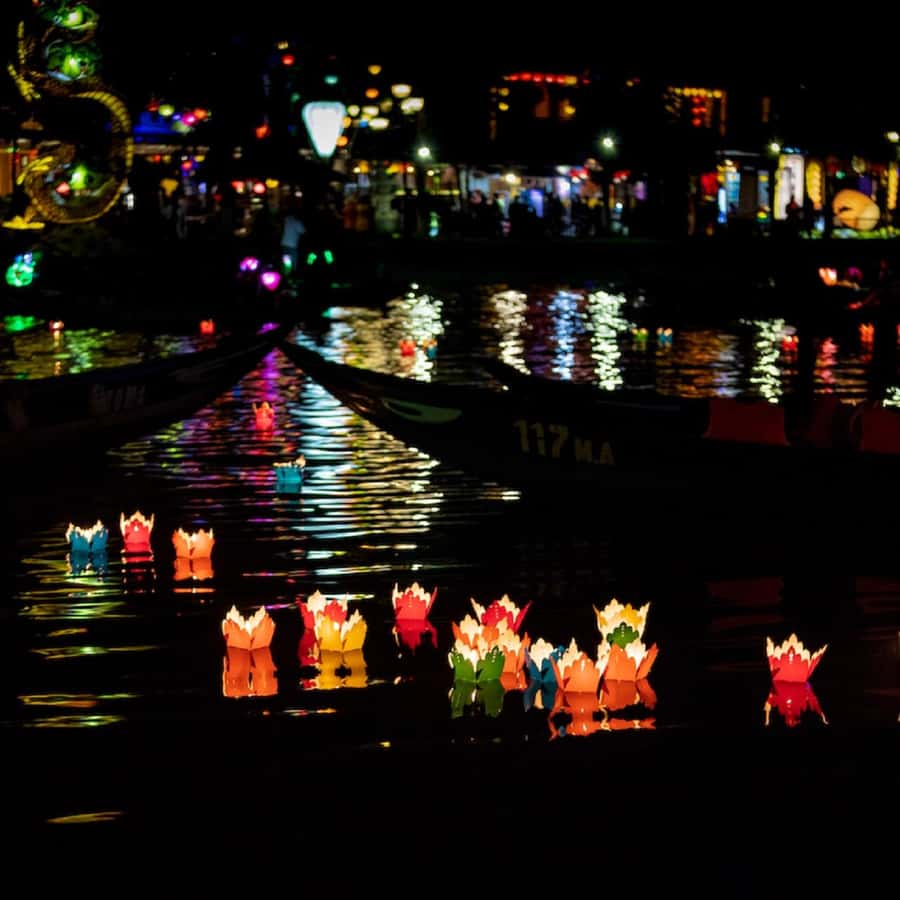 Hoi An : Night Boat Trip and Floating Lantern on Hoai River - Getting good value from the $8 price