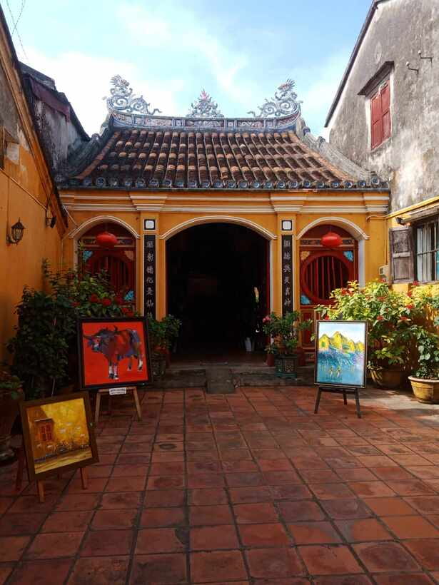 Hoi An: River Lantern Boat Experience with Free 5G eSIM - Boarding the traditional boat