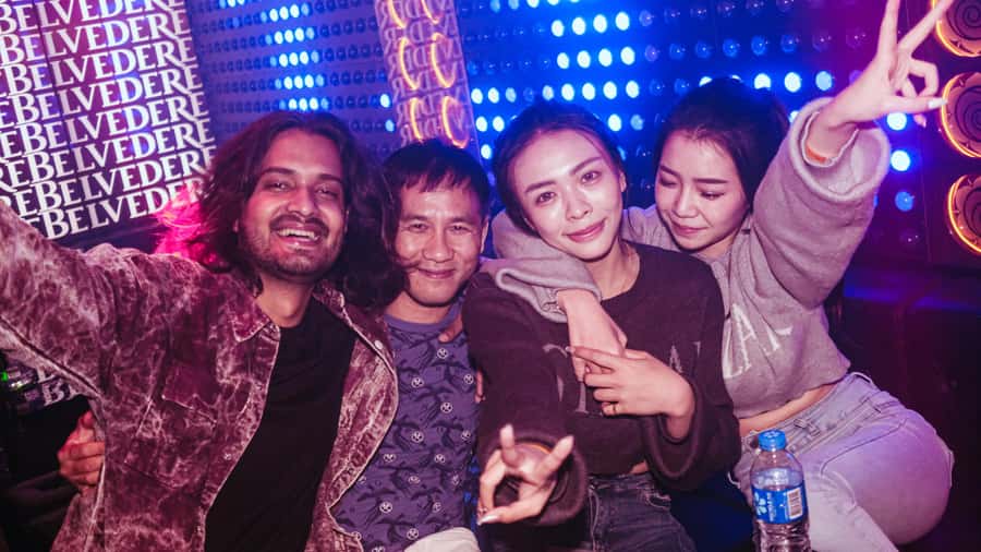 Hong Kong: 3-Hour Lan Kwai Fong Pub Crawl - Why Lan Kwai Fong works for a pub crawl