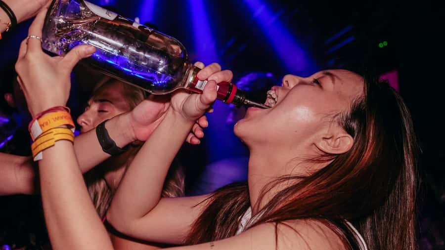 Hong Kong: 3-Hour Lan Kwai Fong Pub Crawl - Three bars, four welcome shots, and changing energy