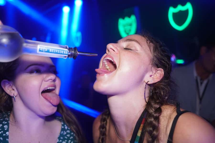 Hong Kong: 3-Hour Lan Kwai Fong Pub Crawl - Who will enjoy this most?
