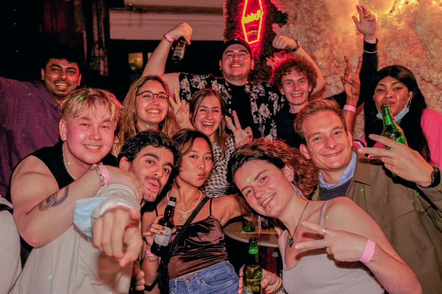 Hong Kong: 3-Hour Lan Kwai Fong Pub Crawl - Starting at Dead& Bar or the Lan Kwai Fong Amphitheatre