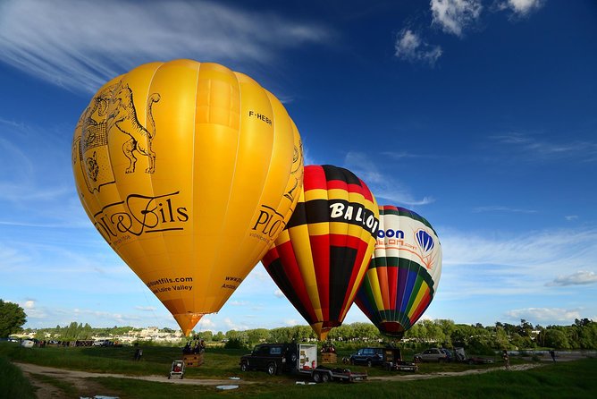 Hot-Air Balloon Ride over the Loire Valley, from Amboise or Chenonceau - Landing, helping with the balloon, and the Champagne toast