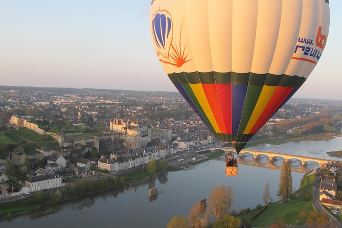 Hot-Air Balloon Ride over the Loire Valley, from Amboise or Chenonceau - Watching Kevin and Tom prepare the balloon