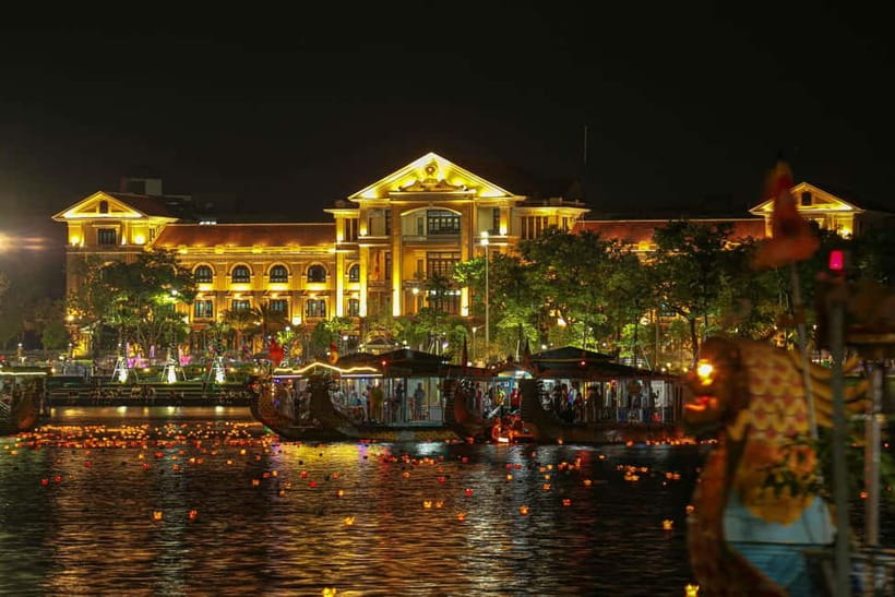Hue: Perfume River Dinner Cruise with Traditional Show - Traditional Hue singing on the river