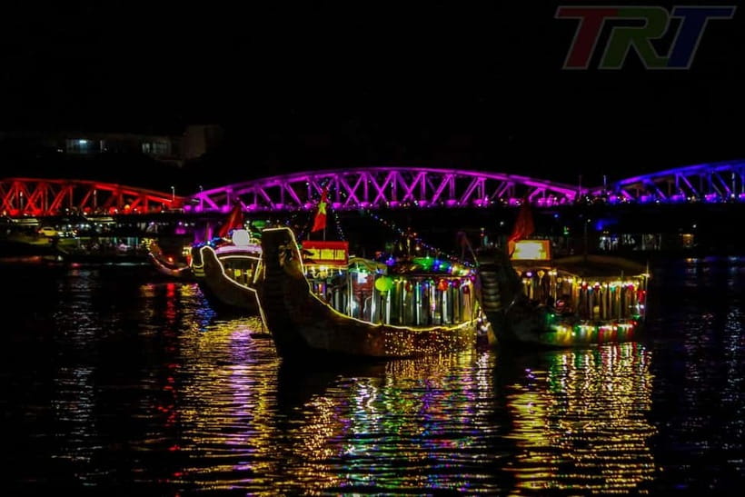 Hue: Perfume River Dinner Cruise with Traditional Show - Why the night views are pleasant but limited