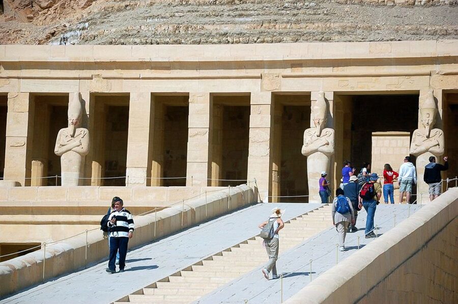 Hurghada: 2-Day Luxor Tour with Hotel, Balloon, & Nile Boat - Day one: Karnak Temple and Luxor Temple