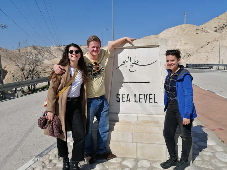 Jerusalem/Tel Aviv: Bethlehem, Jericho and Jordan River Tour - Crossing into Bethlehem and meeting your guide