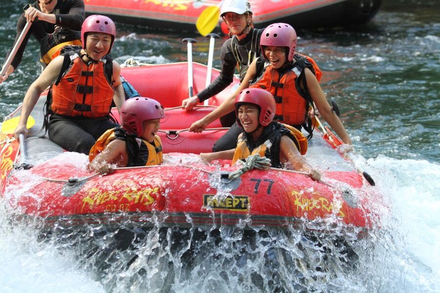 Kaituna River Rafting Grade 5 - The Okere Falls Scenic Reserve between the rapids