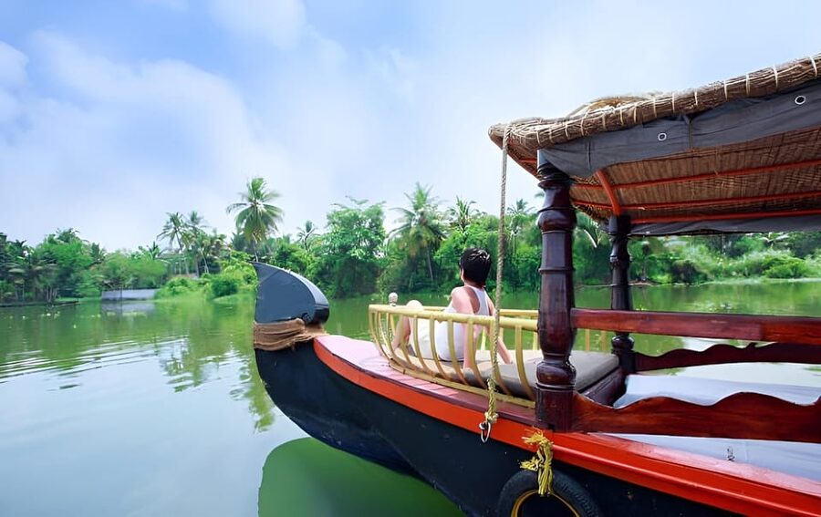 Kerala: Alappuzha River Cruise with Village Walk - The first canals: Kerala life at water level