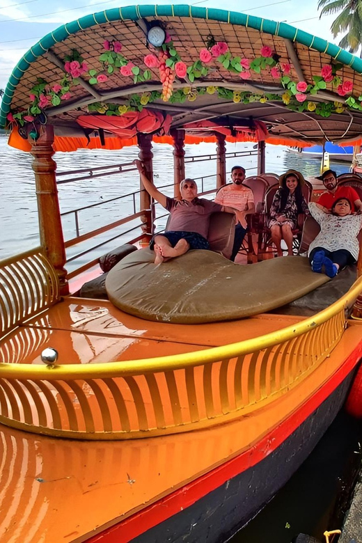 Kerala: Alappuzha River Cruise with Village Walk - From narrow canals to Vembanad Lake