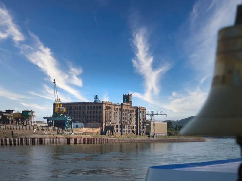 Koblenz: City & Sightseeing Boat tour on the Rhine - Lahneck Castle and the approach to Stolzenfels