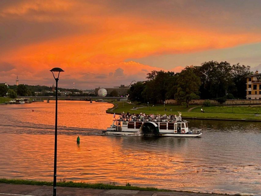 Krakow: 1-Hour Evening Vistula River Cruise - Wawel Castle and the first river views