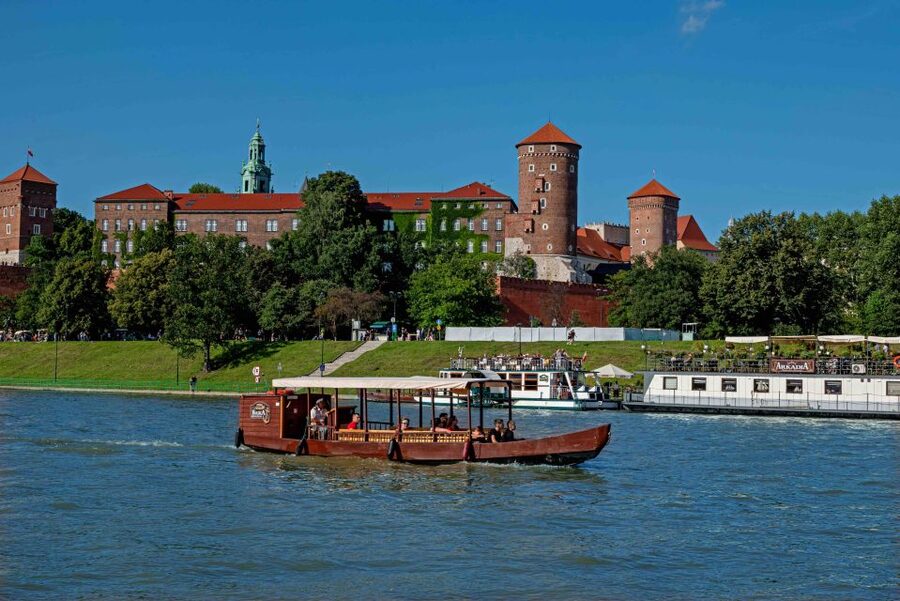 Krakow: 1-Hour Evening Vistula River Cruise - Manggha Museum and Krakow’s central bridges