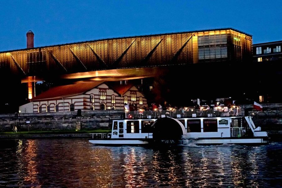 Krakow: 1-Hour Evening Vistula River Cruise - Cricoteka, Bernatek Bridge, and Kazimierz