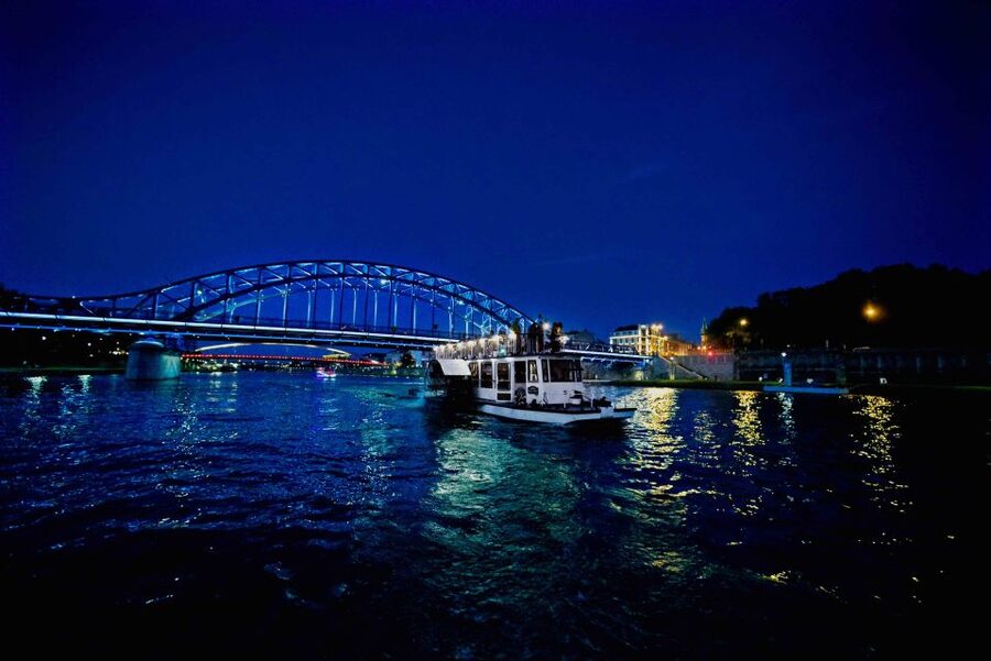 Krakow: 1-Hour Evening Vistula River Cruise - What the audio guide is really like