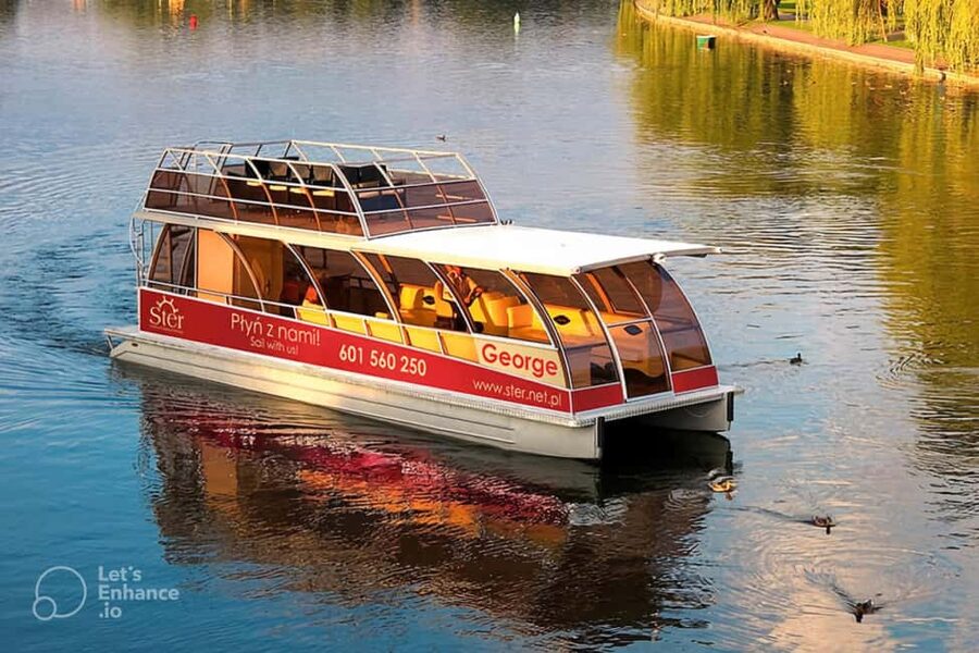 Krakow: Day or Night Vistula River Cruise with Audio Guide - A quiet hour on Krakow’s busiest river