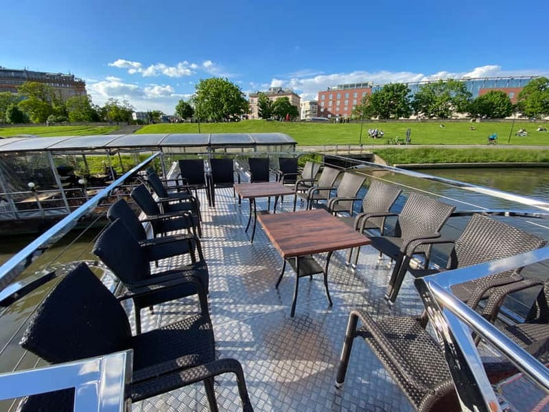 Krakow: Day or Night Vistula River Cruise with Audio Guide - Daylight or night: choose by your priorities