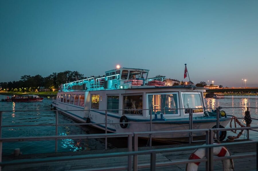 Kraków: Evening or Night River Cruise - Starting beneath Wawel Castle