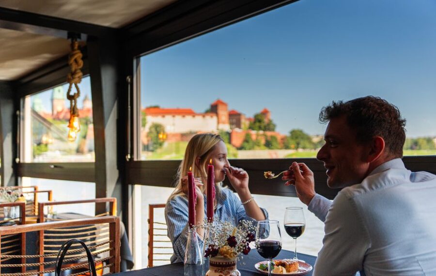 Krakow: Romantic Dinner with a Cruise on the Vistula River - Dinner beside Wawel Castle