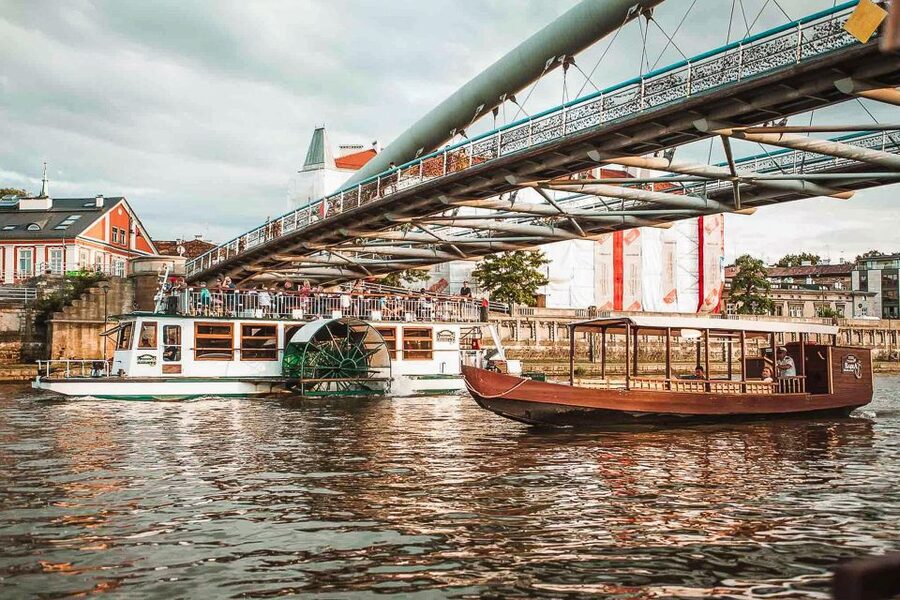 Krakow: Sightseeing Cruise by Vistula River - What the boat and onboard facilities are like