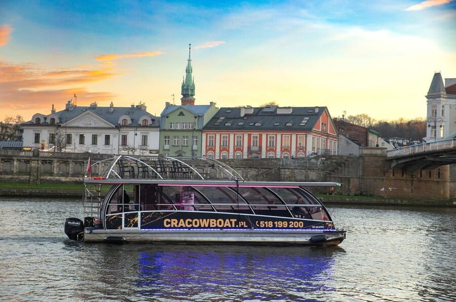 Krakow: Sightseeing Cruise on Vistula River with Audio Guide - Kazimierz, the former Jewish district, and the ghetto sites