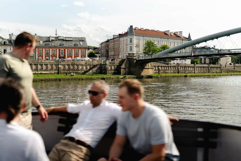 Krakow: Vistula River Sightseeing Cruise with Audio Guide - The Boat, Seating, and Sound