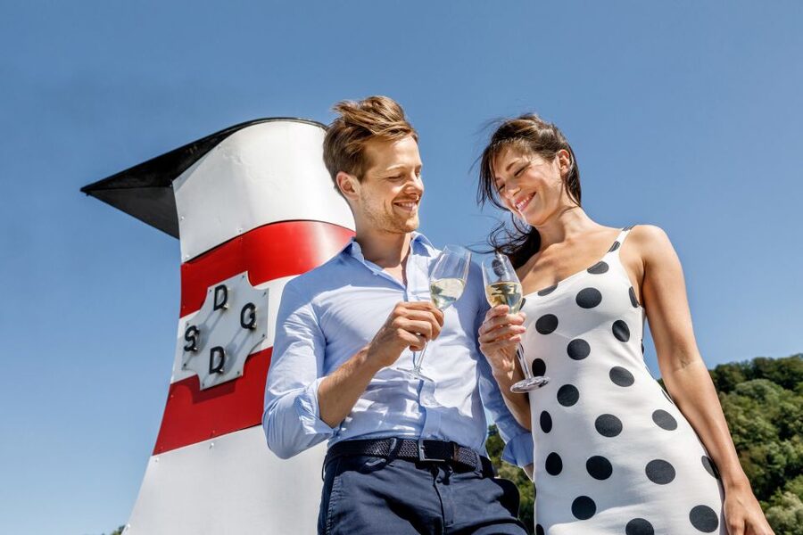 Krems: Wachau Valley River Cruise with 3-Course Meal - Dürnstein and its blue church tower
