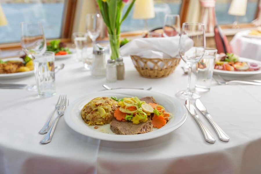 Krems: Wachau Valley River Cruise with 3-Course Meal - Schönbühel Palace and the middle stretch
