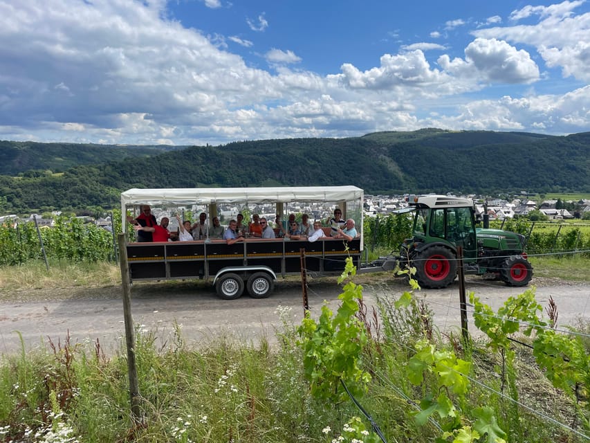 Kröv, Mosel: Covered wagon ride through the vineyards with wine tasting - Seven wines, one Secco, and a useful food break