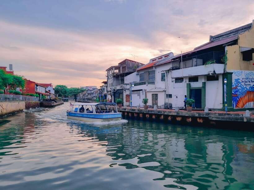 Kuala Lumpur: Malacca Day Trip with River Cruise and Lunch - Dutch Square and its maroon buildings