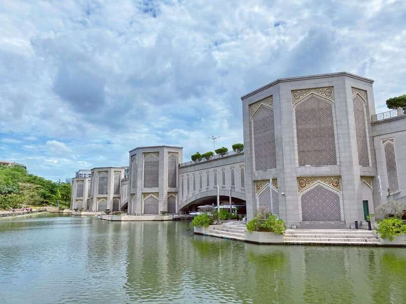 Kuala Lumpur: Putrajaya Tour Half Day Tour [Shared/Private] - Why Putrajaya makes a good half-day trip