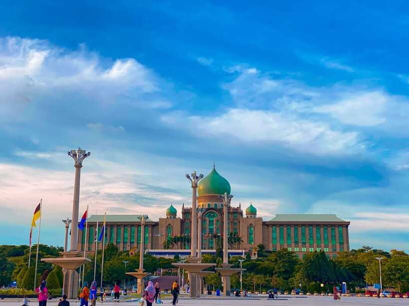 Kuala Lumpur: Putrajaya Tour Half Day Tour [Shared/Private] - The four-hour timetable and the ride back