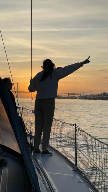 Lisboa:Sunset Sailing Tour at Tagus River with welcome drink - Why a sunset sail works so well in Lisbon