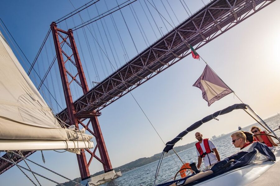 Lisbon: 1 or 2-Hour Cruise along the Tagus River - Sailing, engine power, and river conditions